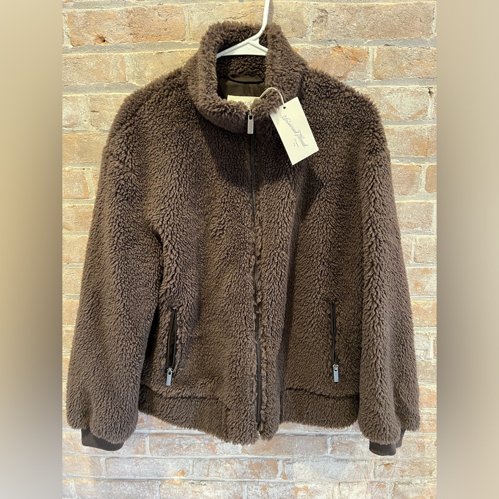 NWT Womens lined jacket. Universal Tgread size Large in Brown.